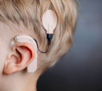 Pourquoi certaines personnes sourdes n'utilisent pas l'implant cochléaire ?